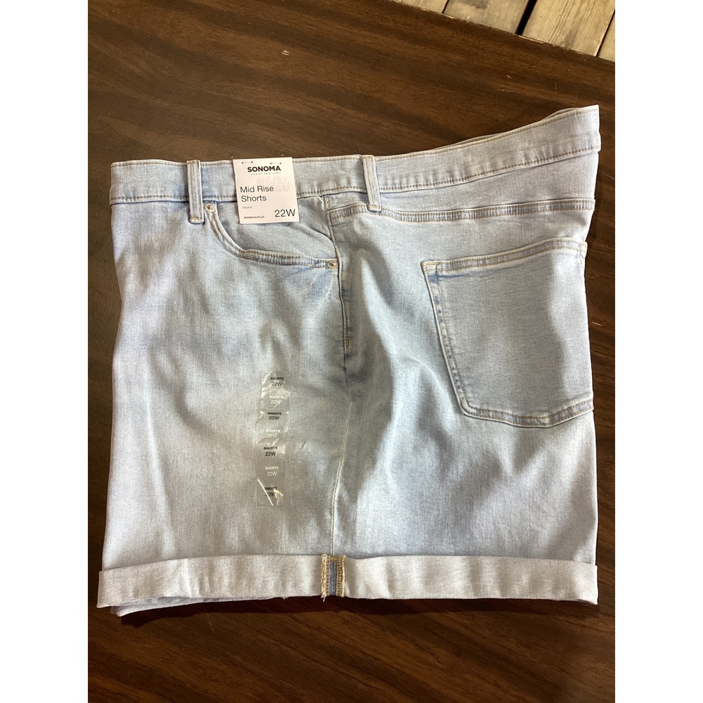 Sonoma Goods For Life Womens 22W Mid Rise Denim Shorts Light Wash Blue NEW